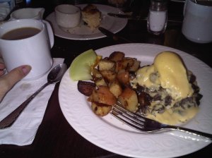 benedictos!!! home made breakfast